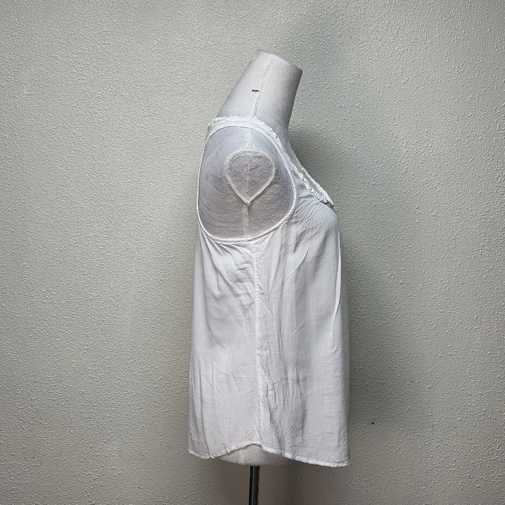 h.i.p. happening in the present White Sleeveless Relaxed Tank Top Size Medium - Picture 3 of 6